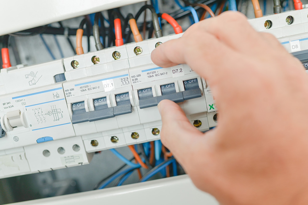 Schalt­schrank­bau bei Elektro Emmerich GmbH in Neuenstein Raboldshausen